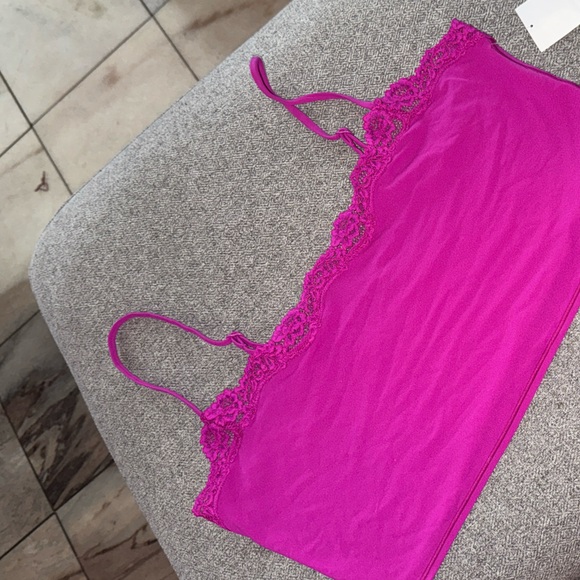 SKIMS Vibrant Pink Lace Bandeau - Picture 5 of 5